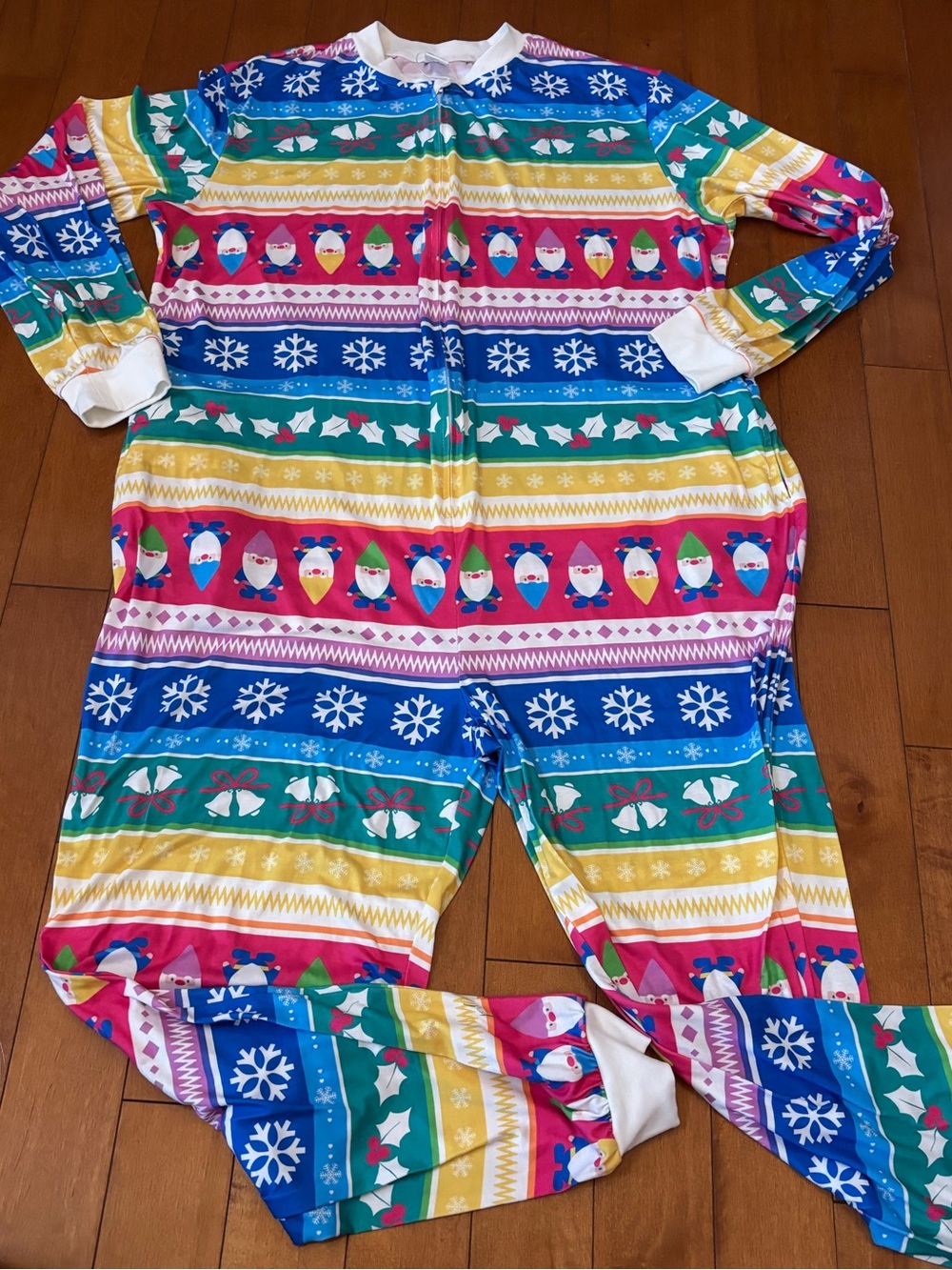 Gnomes Holiday Women’s XXL 2XL Stripe Snowflake Onesie Pockets NWOT Rainbow